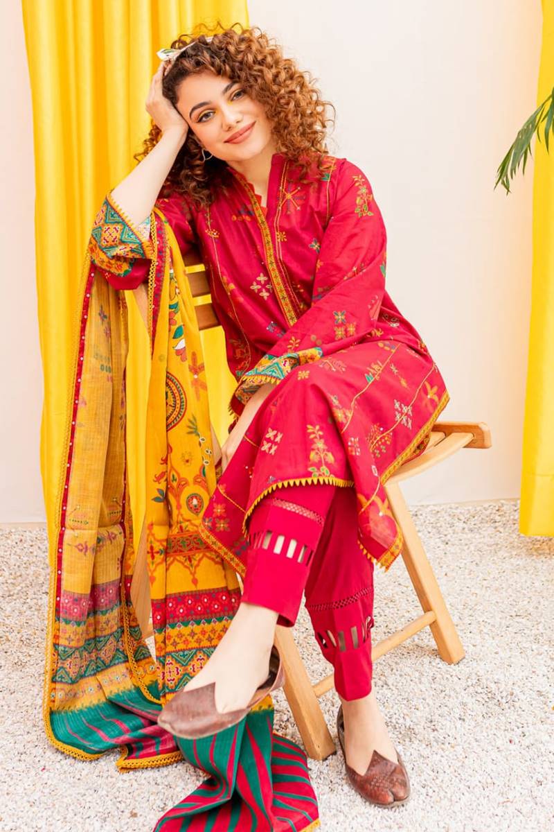 BATIQ - 3PC LAWN EMBROIDERED SHIRT WITH MANAAR PRINTED DUPATTA AND TROUSER